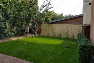 Casă individuală cu 6 camere în Domenii