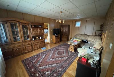 Casa independenta , vintage de vanzare , 300 mp cu teren de 1493 mp Sancrariul d - 11
