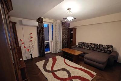 Apartament cu 3 camere decomandat, mobilat în Universitate