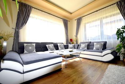 Casă individuală cu 8 camere în Sânandrei