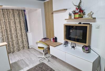 Apartament cu 2 camere,Micro 17