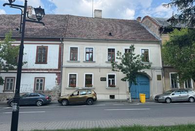 Apartament cu 2 camere decomandat, mobilat în Central