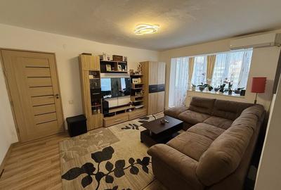 Apartament cu 3 camere semidecomandat, mobilat în Girocului
