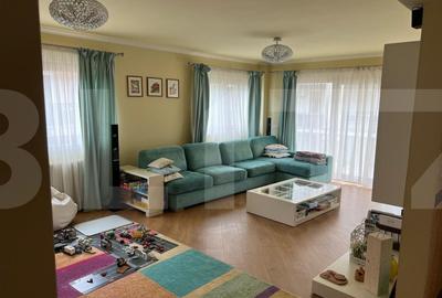 Apartament cu 5 camere semidecomandat, mobilat în Bună Ziua