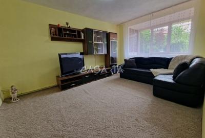 Apartament 3 camere, situat in Targu Jiu, Str. G-Ral Christian Tell - 1
