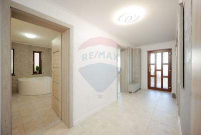 De vânzare casă cu 3 camere, teren 486 mp, în Sânmartin - 11