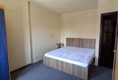 Apartament cu 3 camere - zona semicentrala - 12