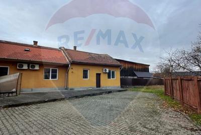 Casă  cu 5 camere de închiriat în zona Marasti, Piața 1 Mai - 14