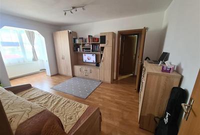 Apartament cu 2 camere semidecomandat, mobilat în Griviței