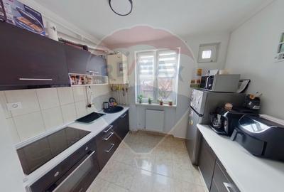 Apartament cu 3 camere de vânzare - 2