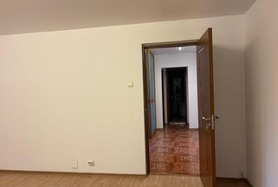 Vanzare-Sebastian, parc ,2 camere, 1/8, decomandat, bl. 95, liber, 118000 E - 16