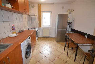 Apartament cu 3 camere decomandat în Răcădău