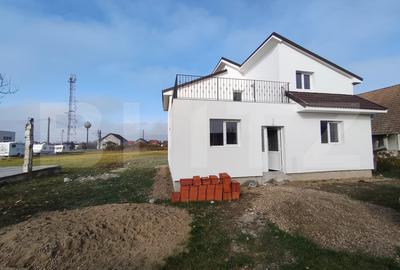 Casă individuală cu 4 camere în Leș