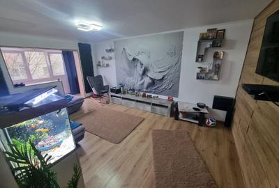 Apartament cu 4 camere decomandat, mobilat în CET