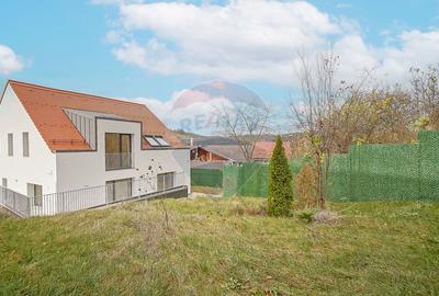 La poalele Tâmpei — vilă contemporană în Schei - 38