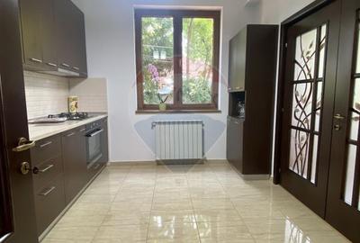 Casa / Vila cu 8 camere de închiriat în zona Aviatiei - 3