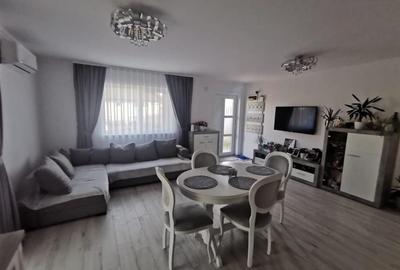 Proprietate cu 2 case in Osorhei intr-o zona cu case noi. - 1