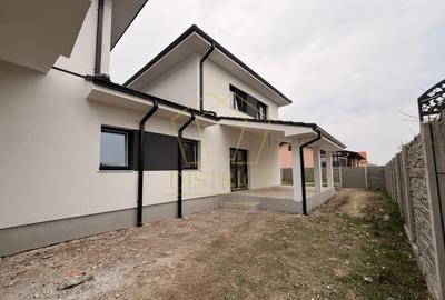 Duplex cu 5 camere, despărțit prin camera tehnica, la asfalt | Mosnita Veche - 1