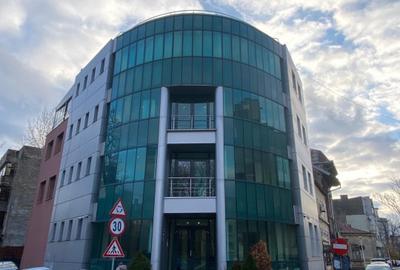 Birou, 360 mp în Universitate