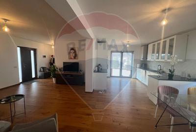 Casă individuală cu 4 camere în Vânători