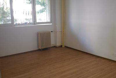 Apartament cu 3 camere semidecomandat în Lujerului