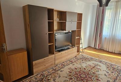 Inchiriez apartament 2 camere, decomandat, mobilat, balcon inchis cu tamplarie P - 1