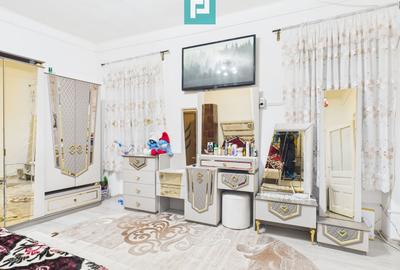 Casă individuală cu 5 camere în Central