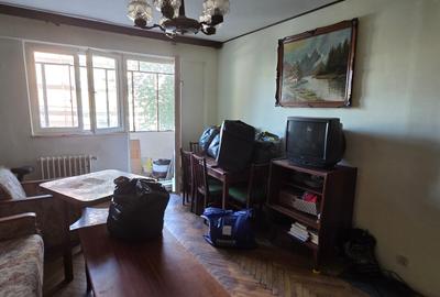 Apartament cu 4 camere decomandat în Complex Studențesc