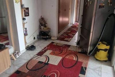 Apartament cu 3 camere decomandat în Canta