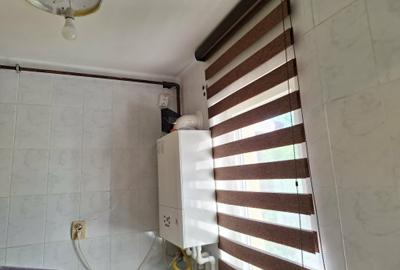 Apartament 3 camere , Et 1, Centala pe gaze, Balcon 48mp - 3