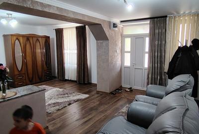 Casa cu etaj zona Liceului Pedagogic - 2