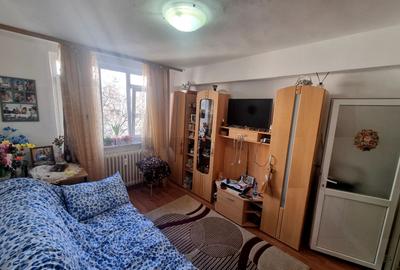 Piata CET  - garsoniera transformata in 2 camere - 1