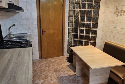 Apartament cu 3 camere decomandat, mobilat în Unirii