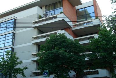 Apartament cu 4 camere decomandat în Primăverii