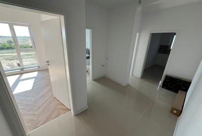 Apartament cu 2 camere decomandat în Giroc