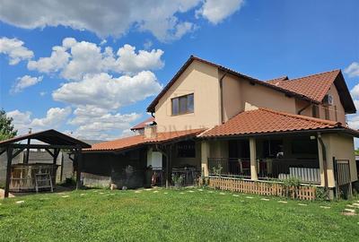 Casă individuală cu 5 camere în Moșnița Nouă