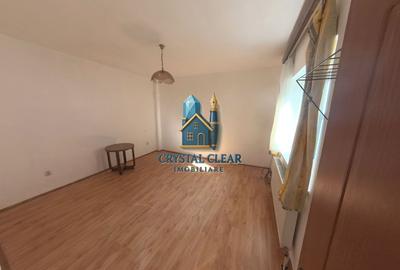 Două case în curte comună, 6 camere + 385 teren - zona semicentrală - 23