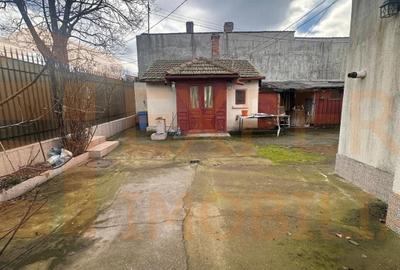 Casa de vanzare, situata in zona Stadion - 1