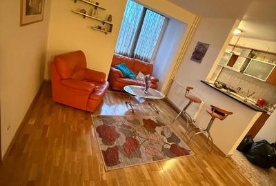 Apartament cu 2 camere semidecomandat în P-ța Universității
