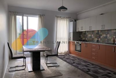 Apartament cu 3 camere semidecomandat, mobilat în Semicentral