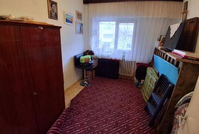 Apartament cu 3 camere decomandat în Canta