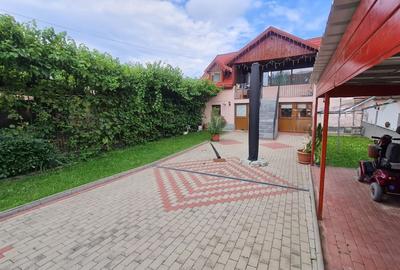 Casa formata din doua apartamente, cu curte de 450 mp, in zona Trei Stejari - 6