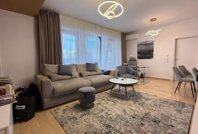 Apartament cu 3 camere semidecomandat, mobilat în Văcăresti