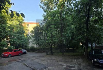 Apartament 3 camere -etaj 2 -Piata Rahova- bloc 4 etaje - anvelopat - 20