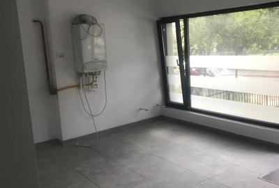 Spatiu comercial zona Liceului Economic - 2