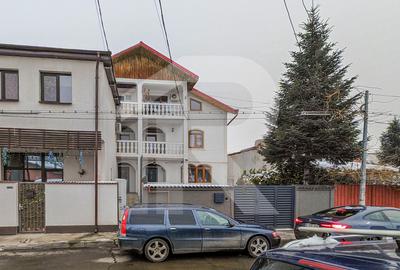 Casa 5 camere renovata 2025, curte+parcare, Rahova - 1