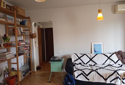 Apartament cu 2 camere semidecomandat, mobilat în Universitate
