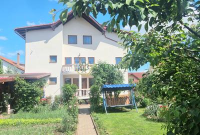 Casă individuală cu 8 camere în Șelimbăr