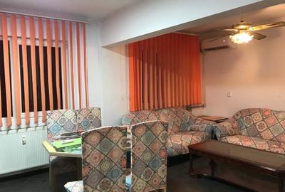 Apartament cu 4 camere decomandat în Drumul Taberei