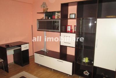 Garsoniera spațioasă zona Far - 1